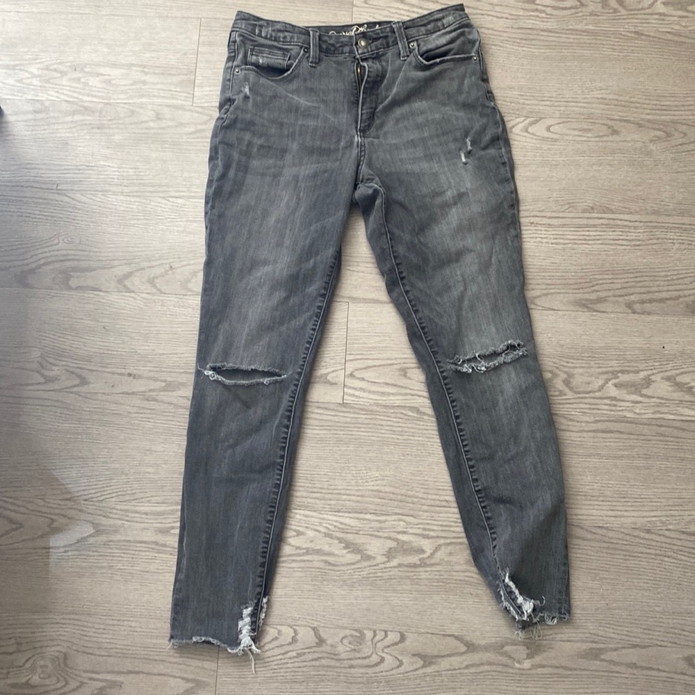 Black high rise skinny jeans from Universal Thread. Size 8/29R